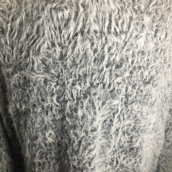 Womens White & Grey Fuzzy Sweater. Size XXL. - Picture 2 of 6